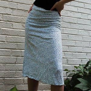 Brandy Melville Phoebe Midi Skirt Blue Floral One Size (XS)